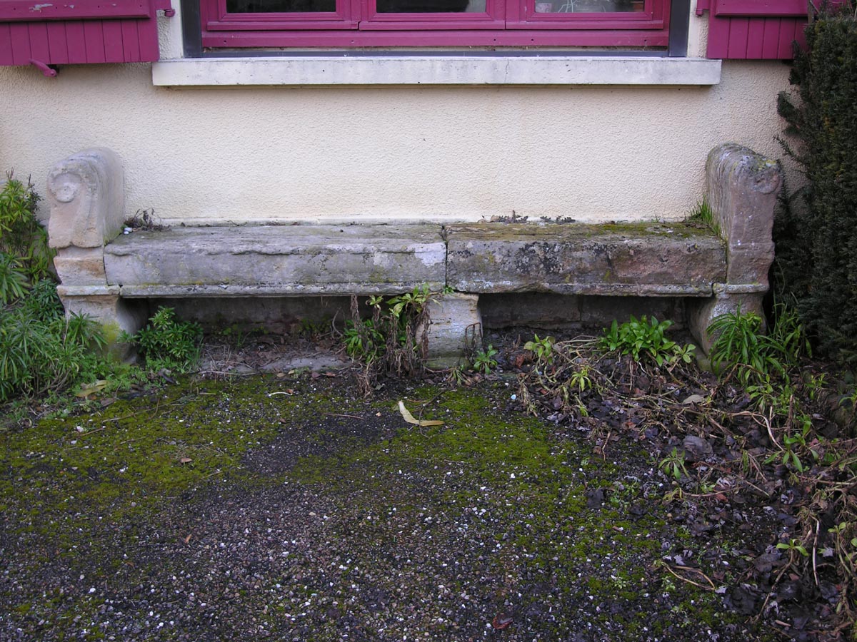 Banc à accoudoirs du XVIIIème siècle à Loisey