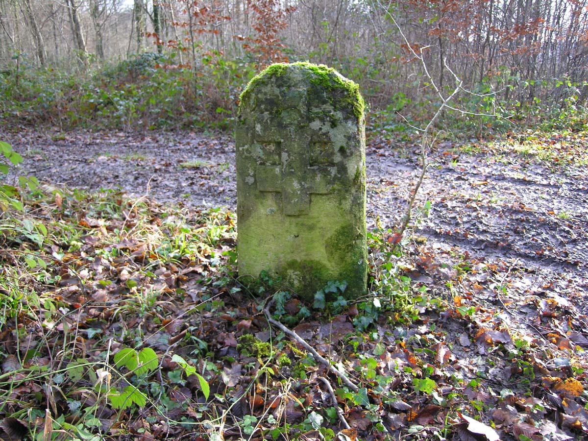 Borne de propriété XVIIIe siècle à Loisey