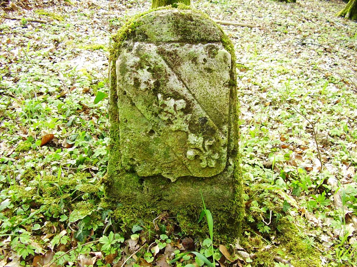 Borne de propriété XVIIIe siècle à Loisey