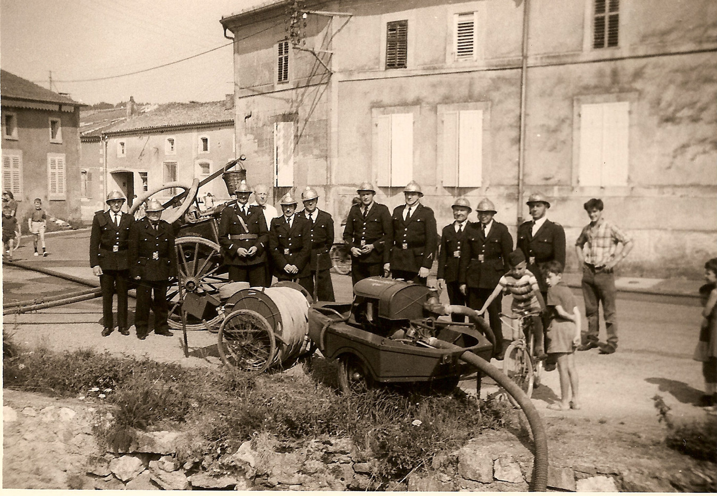 Manoeuvres des pompiers à Loisey dans les années 60